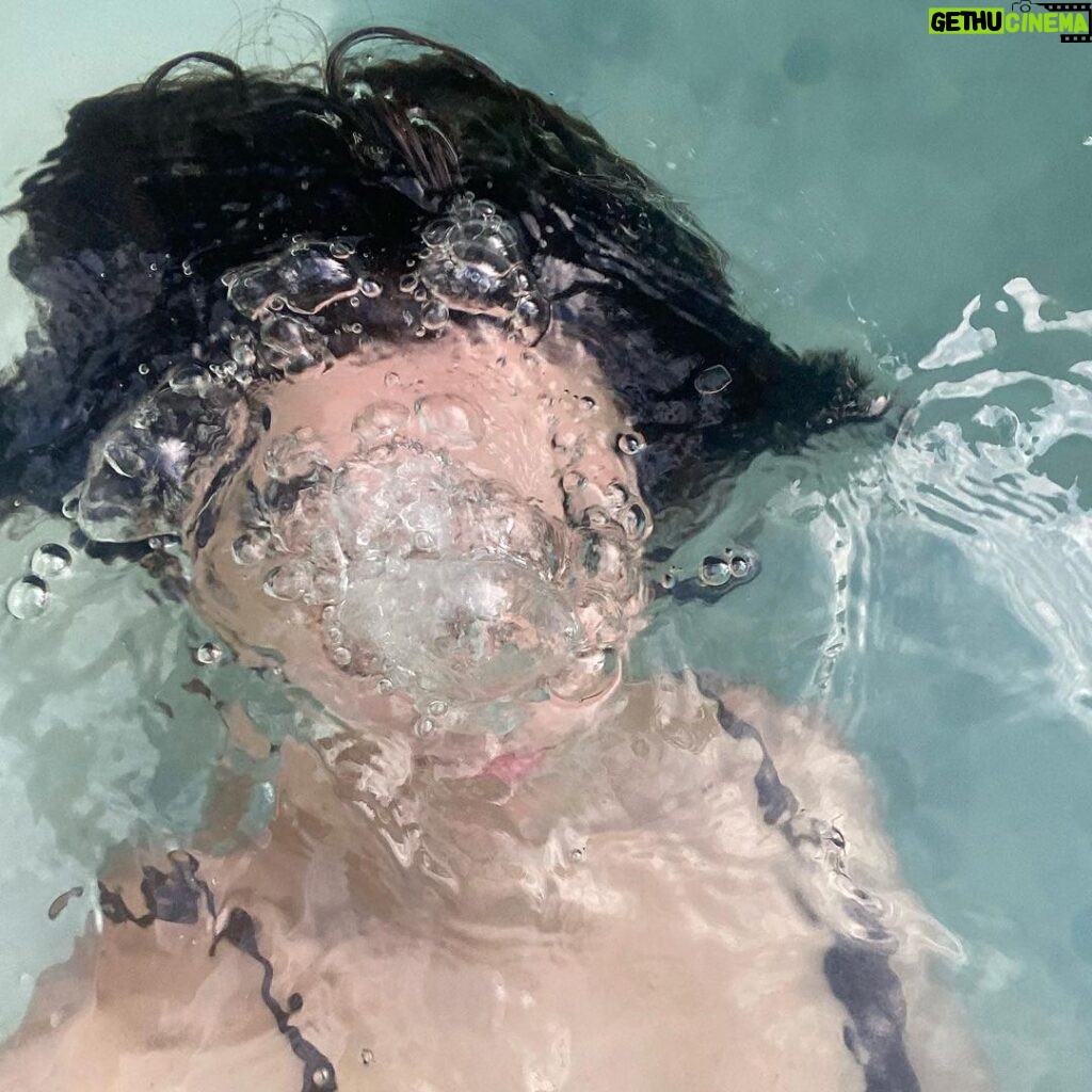 Roberta Sá Instagram - Água-viva 🪼 🩵