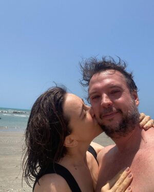 Roberta Sá Instagram - Das coisas que eu mais amo na vida, é conseguir aproveitar meu trabalho pra conhecer um pouco desse mundão de meu Deus. A ponta do mel entregou tudo. Meu RN é lindo e eu posso provar! Hoje tem Festival do Atum em Areia Branca! Vamo chegar, meu povo!