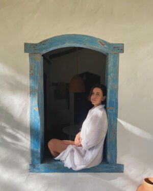 Roberta Sá Instagram - Começar o ano na Bahia, numa casinha que tinha Iemanjá na entrada, num paraíso construído com muito amor pela @lagatta e André, foi uma espécie de sonho do qual não quero acordar. Minha família agradece a acolhida @vila.oya . Que encontro fabuloso. 2024 promete!