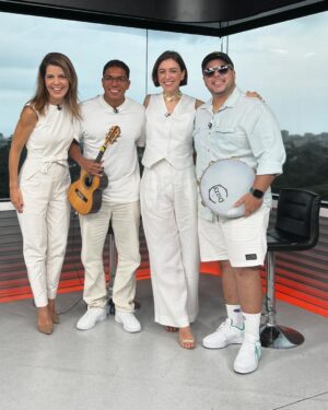 Roberta Sá Instagram - Muito feliz de ver o samba representado pelos palcos cariocas neste Réveillon ✨ E levei essa alegria ao RJ TV de hoje, comandado pela queridíssima @marigross1, pra lembrar que neste domingão estarei na festa da virada do Palco Madureira, no bairro que respira samba! 

O Sambasá começa por volta das 22h e terei a grande honra de contar com a participação especial da Velha Guarda da Portela. Venham! Vamos celebrar a chegada de 2024 🎊