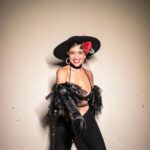 Roberta Sá Instagram - Bandoleira pro Baile da Arara 10 anos! 🦜♥️🦜 @carnavaldaarara Styling: @marina____franco Beleza: @foxgoulart 📸: @filipiescudine #carnaval #carnaval2024
