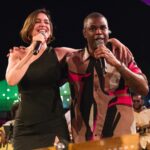 Roberta Sá Instagram - Uma noite linda comandada pelo querido @pretinhodaserrinha na @arenajockey lotada ❤️ Como é importante ver o samba ocupando todos os cantos do Rio de Janeiro 🙌 Que emoção foi participar dessa roda repleta de músicos maravilhosos e ver tanto rosto querido na plateia, cantando os sambas, curtindo, confraternizando… O evento sempre tem as participações de convidados super especiais e, dessa vez, passaram por lá @lulusantosoficial @belo @maryzeliaoficial e @mariaritaoficial. Ainda tive a companhia do meu diretor musical @alaanmonteiro, que pilotou o cavaquinho. Pretinho merece todo esse sucesso, todo esse reconhecimento. É um artista ímpar - além de produtor musical e de compositor brilhante, também tem uma forte presença de palco. Parabéns a todas e todos os envolvidos! 📸 Lucas Landau Arena Jockey
