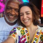 Roberta Sá Instagram - Que alegria homenagear @oficialnelsonrufino na Concha Acústica do @teatrocastroalvesoficial e poder cantas seus sambas de amor arrebatadores no festival da @educadorafmba . Só vem, Salvador!
