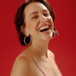Roberta Sá Instagram - SALVADOR | É com muita alegria que participo, neste sábado, do 21º Festival de Música Educadora FM, em homenagem a @oficialnelsonrufino, esse artista que, pra mim, tem como maior característica a elegância de suas composições 🎶 👉🏽 O evento de premiação acontece na Concha Acústica do Teatro Castro Alves, às 19h, e tem participação também da querida @teresacristinaoficial. Quem vai estar lá? 📸 @pedrobucher