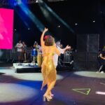 Roberta Sá Instagram - Quem disse no post anterior que eu tava parecendo a GAL, acertou! Nas últimas fotos tem ela: Musa absoluta, que foi inspiração pra esse show na minha cidade, Natal, num carnaval que cresce a cada ano e tanto me orgulha. Ainda teve encontro com minha mana @khrystal que fez show antes e me deu o prazer de delirar comigo. Foi lindo! De quebra , arrastei @danielafernandes.cantora pro palco pra finalizar a festa. Obrigada quem foi la curtir com gente!!! Amo essa cidade, vocês e esse nosso amor que transborda. Styling: @marina____franco Beleza: @marinaschenfert A flor é @santamaria.universe 📸: @luishzvd Natal (Rio Grande do Norte)
