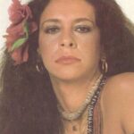 Roberta Sá Instagram - Quem disse no post anterior que eu tava parecendo a GAL, acertou! Nas últimas fotos tem ela: Musa absoluta, que foi inspiração pra esse show na minha cidade, Natal, num carnaval que cresce a cada ano e tanto me orgulha. Ainda teve encontro com minha mana @khrystal que fez show antes e me deu o prazer de delirar comigo. Foi lindo! De quebra , arrastei @danielafernandes.cantora pro palco pra finalizar a festa. Obrigada quem foi la curtir com gente!!! Amo essa cidade, vocês e esse nosso amor que transborda. Styling: @marina____franco Beleza: @marinaschenfert A flor é @santamaria.universe 📸: @luishzvd Natal (Rio Grande do Norte)