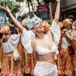 Roberta Sá Instagram - As fotos do @patricksister tem uma cremosidade que retratam bem o carnaval do @cordaodoboitata . Nos derretemos de amor a cada melodia entoada com uma multidão unida em não deixar morrer o legado dos corações foliões dos tempos de outrora, mirando na transformação trazida pelo movimento natural da vida. Que exista carnaval no nosso futuro. Que tenhamos um futuro com uma sociedade melhor! Parabéns @kiko.horta @thiago.queiroz.142 @paulinodias.oficial @cristiane.cotrim @skofaaa e todos os envolvidos! Viva o Zé Pereira, viva o carnaval!
