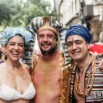Roberta Sá Instagram - As fotos do @patricksister tem uma cremosidade que retratam bem o carnaval do @cordaodoboitata . Nos derretemos de amor a cada melodia entoada com uma multidão unida em não deixar morrer o legado dos corações foliões dos tempos de outrora, mirando na transformação trazida pelo movimento natural da vida. Que exista carnaval no nosso futuro. Que tenhamos um futuro com uma sociedade melhor! Parabéns @kiko.horta @thiago.queiroz.142 @paulinodias.oficial @cristiane.cotrim @skofaaa e todos os envolvidos! Viva o Zé Pereira, viva o carnaval!