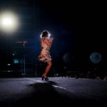 Roberta Sá Instagram - Primeiro show do ano e que show, Fortaleza! Muito bom lembrar o quanto a gente se ama ❤️ Um amor verdadeiro e duradouro. Saí de alma lavada e corpo lavado, porque pegamos chuva e não arregamos no samba, na entrega e na festa ✨ Pré-carnaval veio com tudo anunciar o que está por vir! Muito obrigada!!! 📸: @danielcalvetfoto Praia De Iracema, Fortaleza