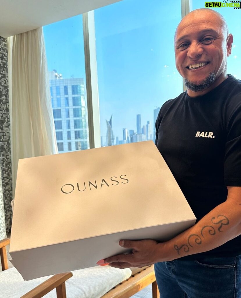 Roberto Carlos Instagram - My trip to the Kingdom of Saudi Arabia has been absolutely amazing! Thanks to @Ounass for these generous gifts. Check out their great collection and use my code: CARLOS