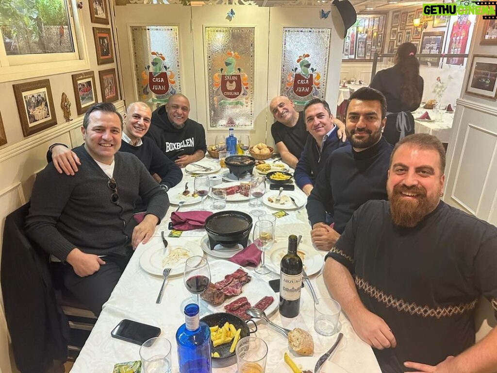 Roberto Carlos Instagram - Lunch with family Casa Juan