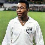 Roberto Carlos Instagram - Rei @pele estamos em oração pela tua saúde , sempre cuidando do senhor , todos nós te mandamos um grande abraço e que se recupere o mais rápido possível 👏👏👏👏👏👏👏 always taking care of the ones we love
