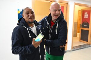 Roberto Carlos Instagram - Feliz aniversário presidente @gianni_infantino 👏🏼👏🏼