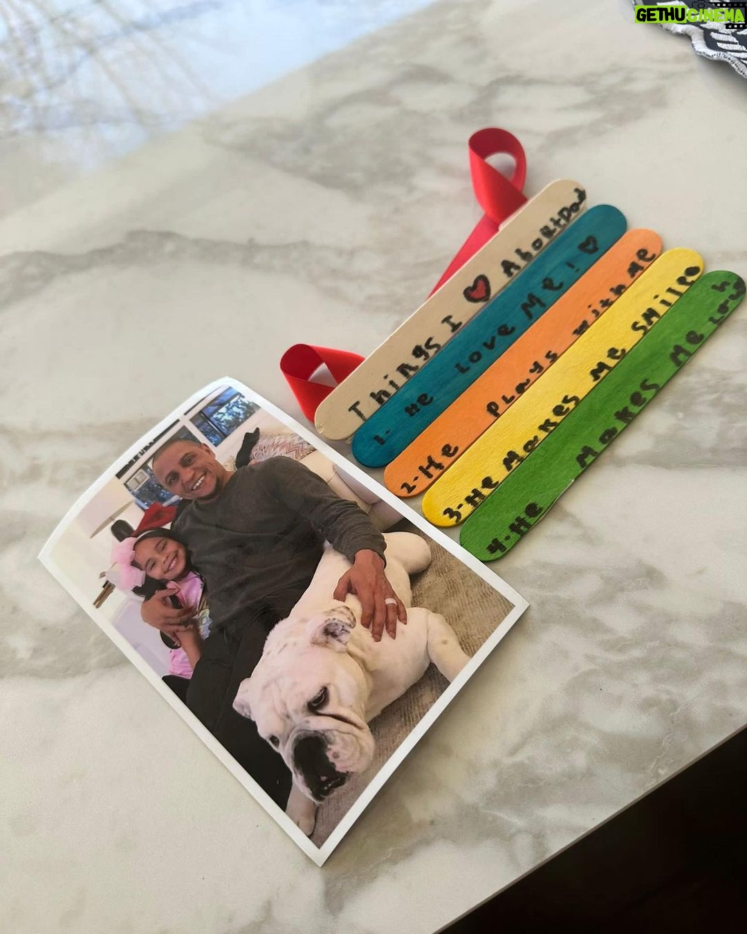 Roberto Carlos Instagram - Feliz día dos pais a todos @manueladasi63 #marina
