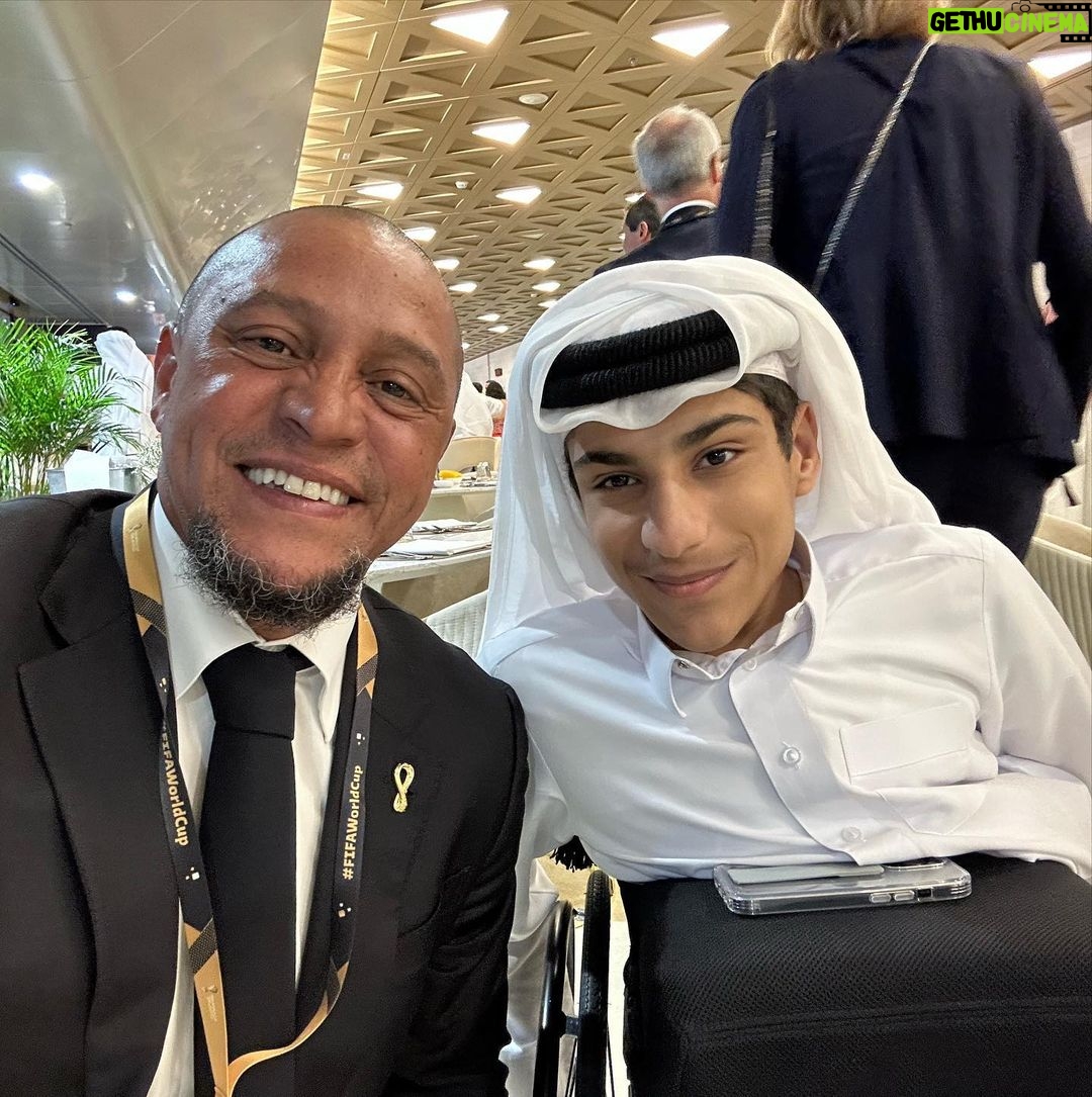 Roberto Carlos Instagram - Depois de tantos dias na @fifaworldcup vivemos muitas experiências, de uma linda copa do mundo , jogos , trabalhos , rever amigos , desfrutar do futebol e ver os melhores jogadores de cada seleção , foi maravilhoso, foi lindo mas agora pensar no clube @realmadrid e organizar para 2026 , obrigado a todos por estes lindos momentos 🇧🇷🇧🇷🇧🇷🇧🇷🇧🇷🇶🇦🇪🇸