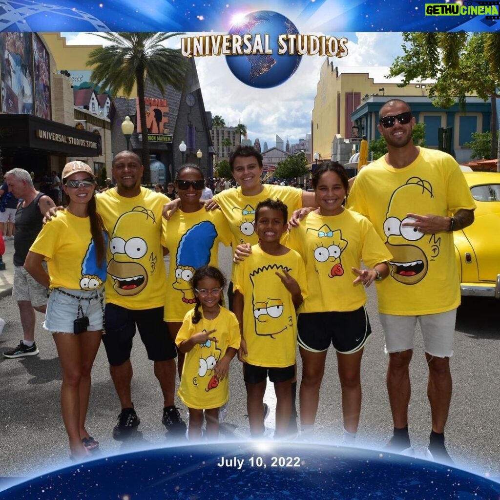 Roberto Carlos Instagram - Momentos inesquecíveis em família ❤🙏🏽 … Muito obrigado @universalparksbrasil … Unforgettable moments with my family #universalparksbrasil #atuniversal … Universal Studios Florida