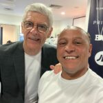 Roberto Carlos Instagram - Congratulations Mister @its_arsenewenger on winning the @socceraid game @unicef thanks . London Stadium