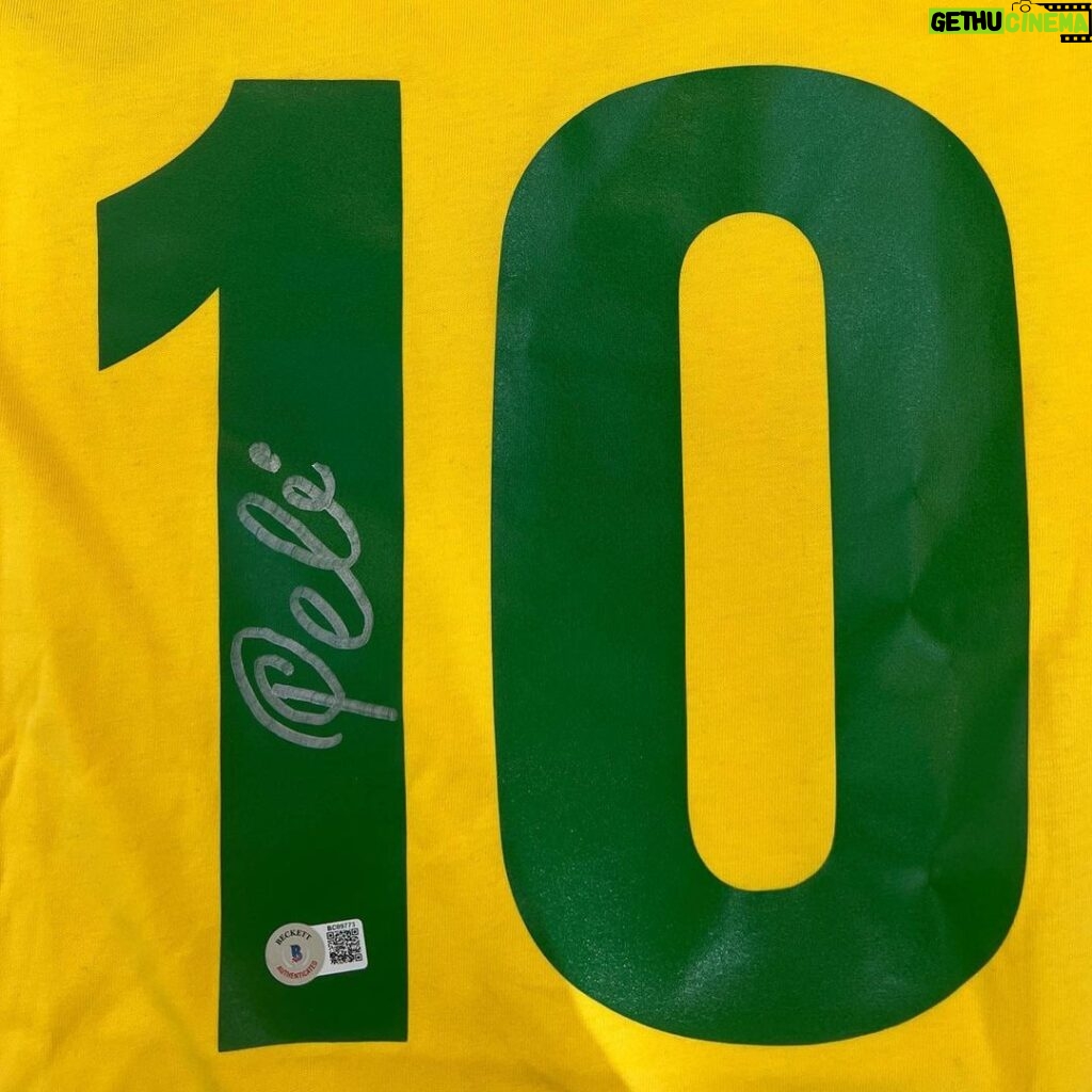 Roberto Carlos Instagram - There is still time but don’t delay! As part of our effort to raise money for Ukraine, we have launched an online auction with our partners @parimatch to raise funds for the Parimatch Foundation. All proceeds raised will be used for food, medicine & other vital necessities. On offer is a host of signed shirts, including some legendary Brazilian players such as @pele, @oficialrc3 and @rivaldo. All original, all signed! If you can, make an offer now! Link in our bio & story! #weareentourage #football #brasil #auction #charity #ukraine #footballmemorabilia #bidnow