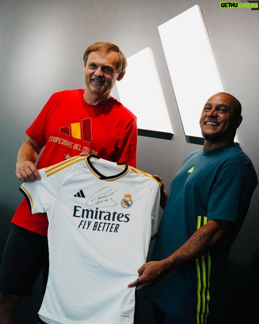 Roberto Carlos Instagram - Always a pleasure to meet my friend! See you soon ⚽️