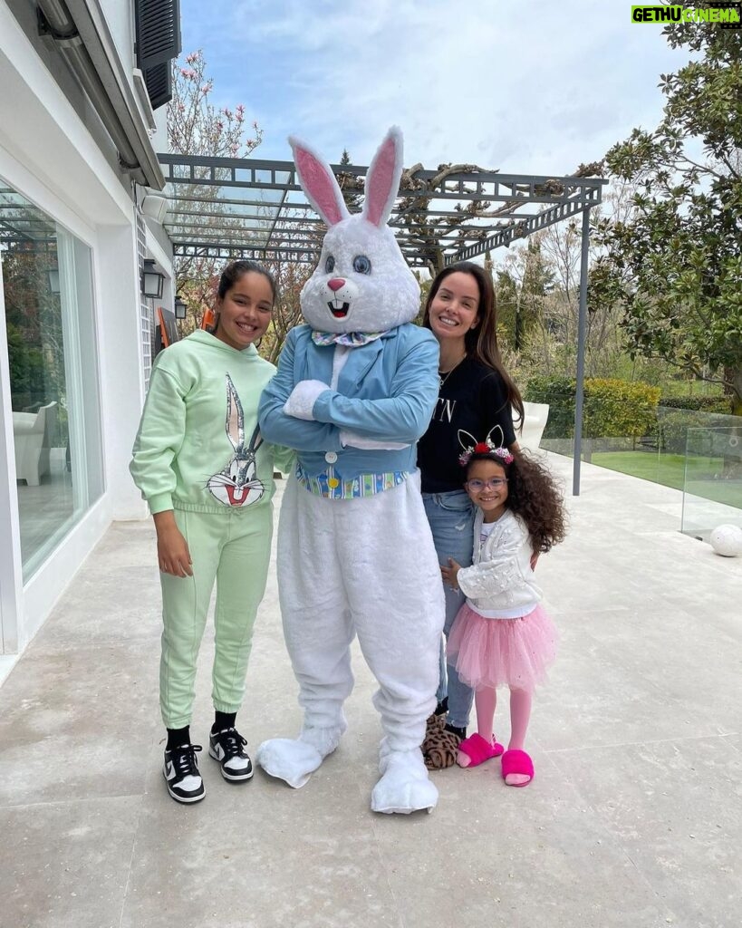 Roberto Carlos Instagram - Feliz Páscoa domingo de Pascoa a todos 😂😂😂😂