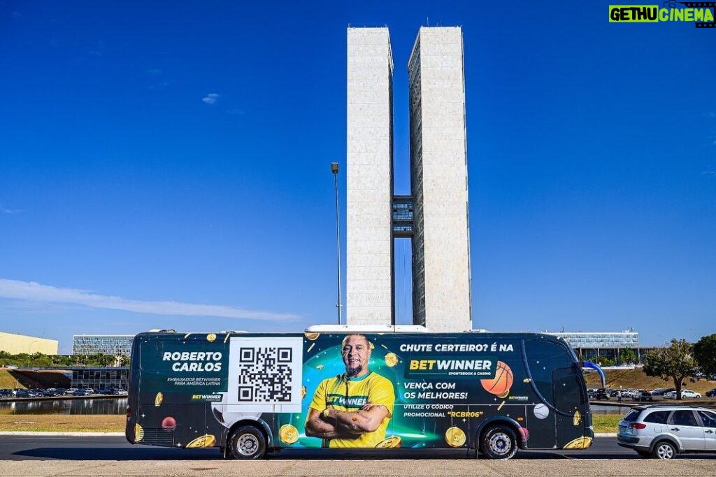 Roberto Carlos Instagram - Estive com a Betwinner pelas estradas do Brasil e passei por Copacabana no Rio, Estádio conhecidos em São Paulo e pelo Planalto em Brasilia. Quem me viu com os amigos da Betwinner?