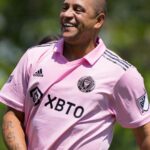 Roberto Carlos Instagram - Getting ready for The Beautiful Game this Saturday at #DRVPNKStadium 🤩 Link in bio to secure your tickets 🔗