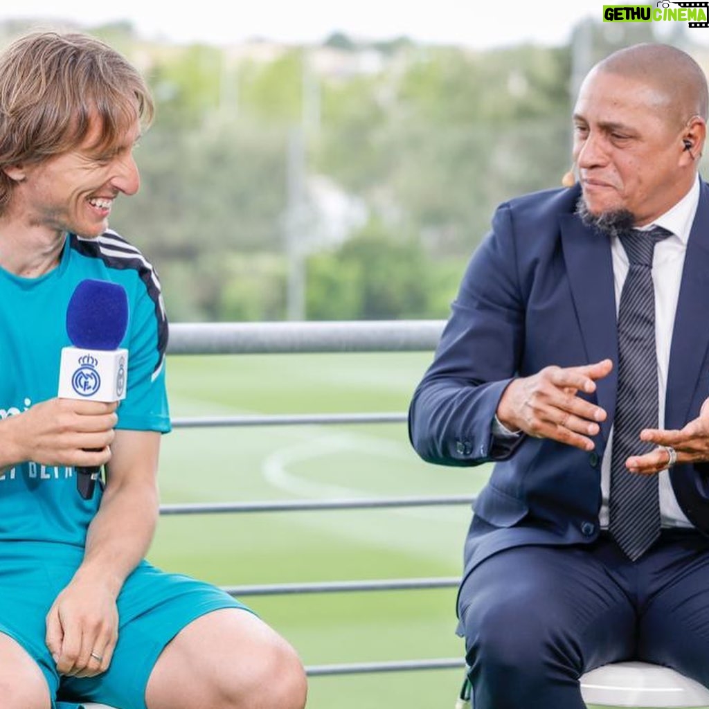 Roberto Carlos Instagram - Open Media day 📸 Que privilégio. Suerte a todos en la final de paris, feliz en ser embajador y vivir estos momentos con los mejores del mundo, gracias por estos grandes momentos @realmadrid .