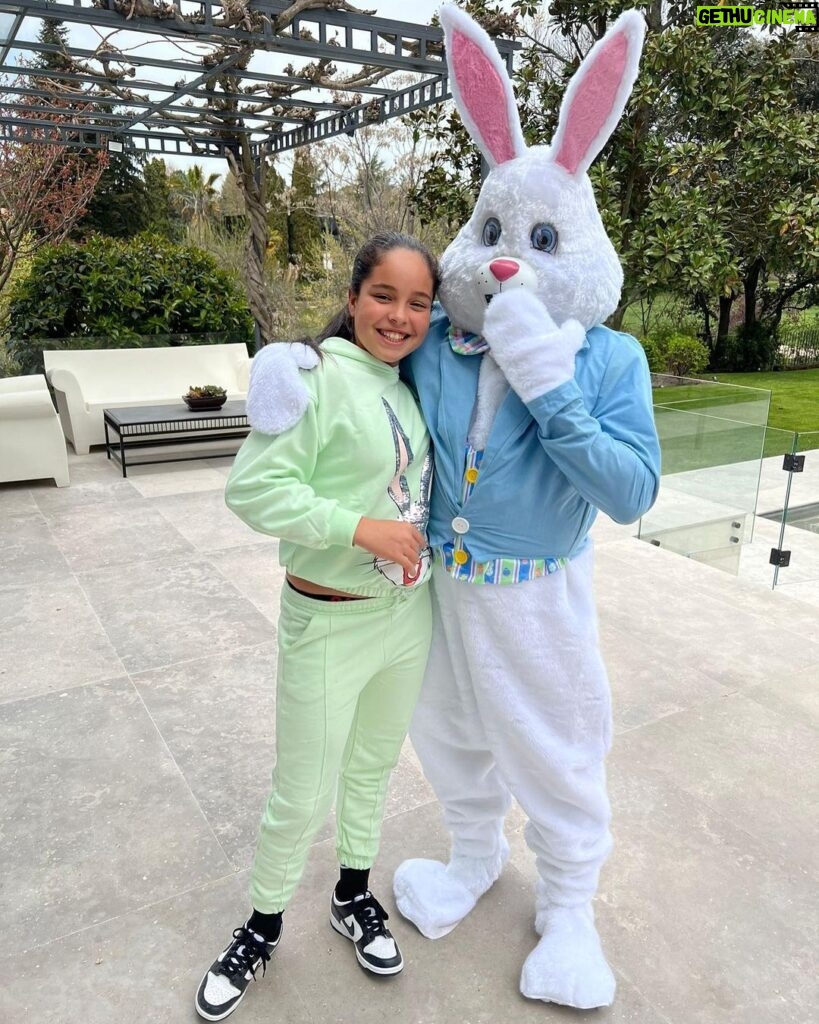 Roberto Carlos Instagram - Feliz Páscoa domingo de Pascoa a todos 😂😂😂😂