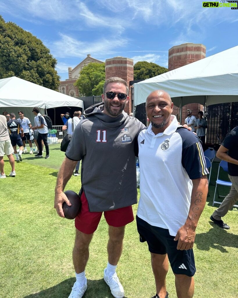 Roberto Carlos Instagram - Con mi gran amigo y leyenda de Patriots @Edelman11. #Madridistas UCLA
