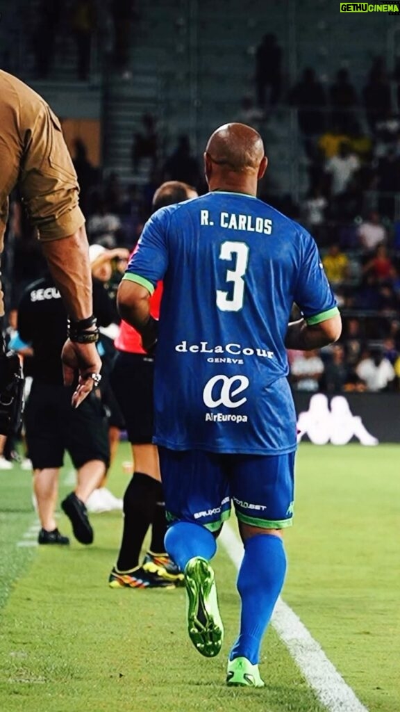 Roberto Carlos Instagram - @oficialrc3 Roberto Carlos, you are incomparable. ⚽🔥 #TheBeautifulGame #RobertoCarlo #UnmatchedSkills
