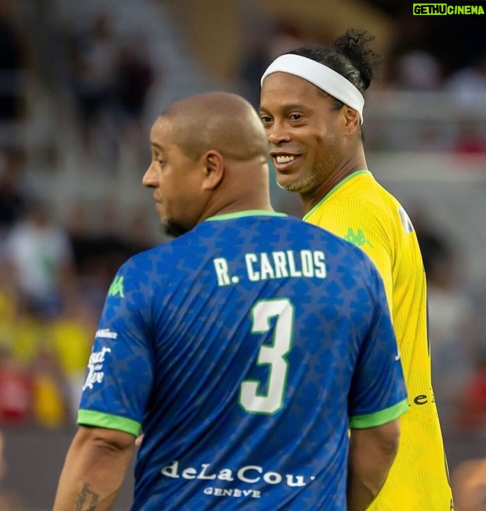 Roberto Carlos Instagram - Legends everywhere.. @oficialrc3 vs @ronaldinho that’s why it’s called #thebeautifulgame #WeAreEntourage #RobertoCarlos #Ronaldinho Orlando, Florida