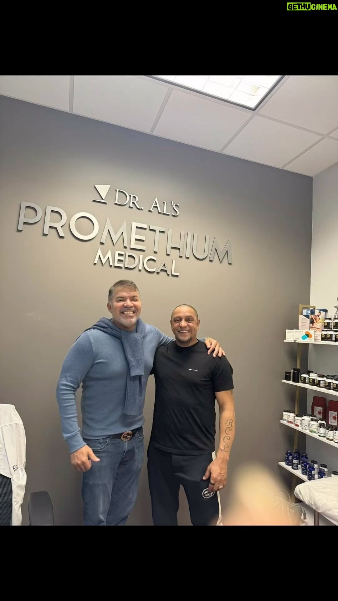 Roberto Carlos Instagram - Muchas gracias doctor 👏👏👏👏 @promethiumhormones