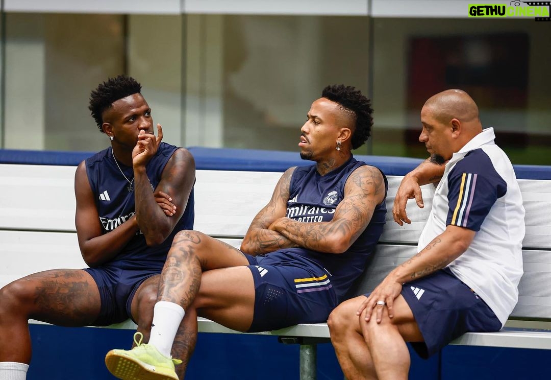 Roberto Carlos Instagram - Cuidando dos meus meninos . AT&T Stadium