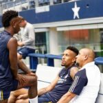 Roberto Carlos Instagram - Cuidando dos meus meninos . AT&T Stadium