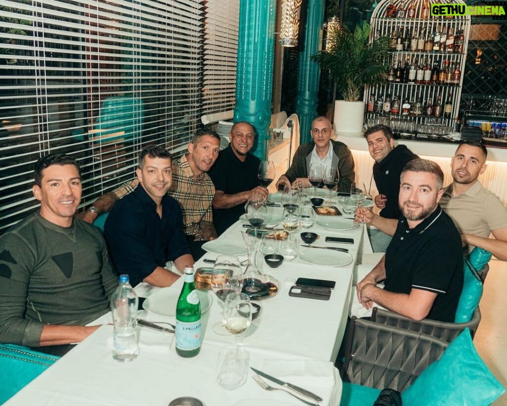 Roberto Carlos Instagram - Família Entourage @entourage_sport Istanbul, Turkey