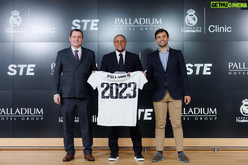 Roberto Carlos Instagram - Muy feliz en presentar los clínics de la Fundación Real Madrid en dos resorts de Palladium Hotel Group en México y Brasil @realmadrid @fundacion.realmadrid