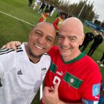 Roberto Carlos Instagram - Sempre um prazer jogar nos amistosos da FIFA e trocar impressões com o Presidente @gianni_infantino