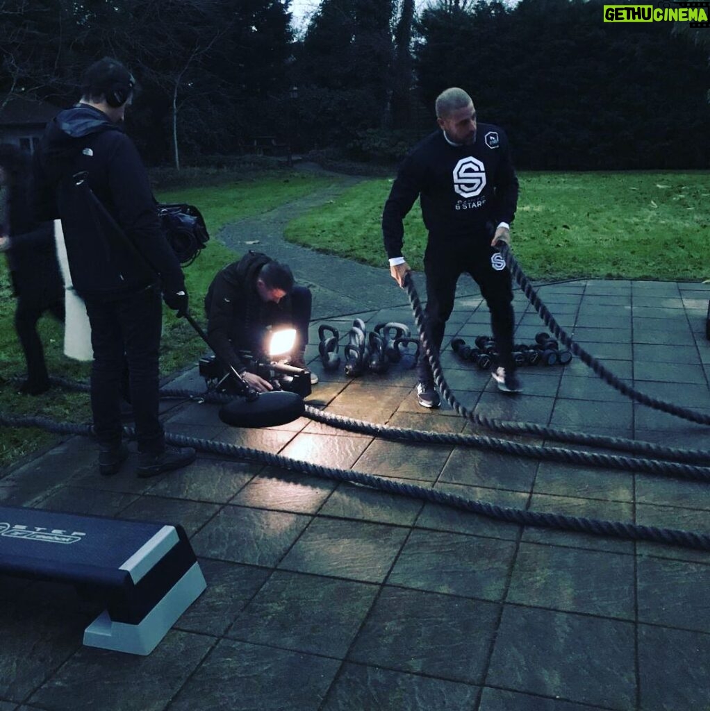 Roberto da Costa Instagram - We (@saintsandstars ) providing our expertise in a new 📺 program on @rtl5 “curvy supermodel” these beautiful ladies did a heavy workout outside in the ❄ much ✊ 4 the ladies 🙏❤ #curvygirl #curves #curvymodel #curvy #workout #sport #sports #training #outdoor #outdoortraining #respect #cold #snow #heavyworkout #boxing #crosstraining #holyshred #robertodacosta #saintsandstars #believethehypeclothing #apparel #by @bthamsterdam #bthamsterdam #amsterdam @jeroenwestermann thanks 4 being my wingman today