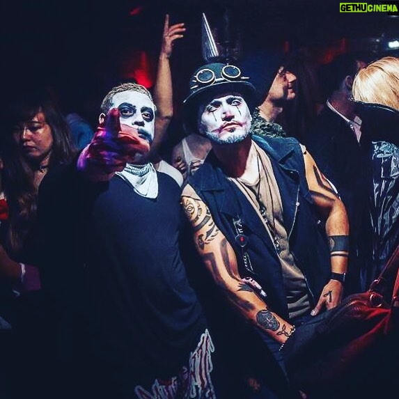 Roberto da Costa Instagram - When Halloween needed 2 amazing clowns 🤡 with the best barber / hairdresser @hallyshair #halloween #halloweencostume #halloweenparty #clown #scary #scaryclown #party #amsterdam #robertodacosta #hallyshair #