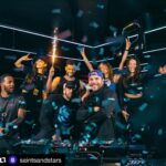 Roberto da Costa Instagram - Amsterdam Dance event we’re ready for ya’ll, another reason to crush al excuses 💪🏽💪🏽💪🏽 @saintsandstars 📸 @fracrox #amsterdamdanceevent #ade #saintsandstars #nextlevelgym #boutiquegym #amsterdam #holybox #holyshred #music #trainhardorgohome #train #workout #sweat #robeasto #robertodacosta #sidneysamson Saints & Stars