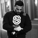 Roberto da Costa Instagram - Tighten up your gloves and smash into your new year 💪🏽 📸 @fracrox ! #holybox #holy #box #holyshred #shred #saintsandstars #nextlevelgym #boutiquegym #sport #training #lose #fat #gain #muscle #muscles #robertodacosta #amsterdam #levelup #blackandwhite Saints & Stars