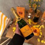 Robin Furuya Instagram - Beautiful party 歴史でも魅了された素敵なVeuve Clicquot、ひと段落したら 家で開けよう　 期間限定イベント「L’été Jaune with Veuve Clicquot x Nicolai Bergmann」が表参道でオープンするよ〜　 @veuveclicquot @nicolaibergmann #LeteJaune #VeuveClicquot #LiveClicquot #ヴーヴクリコ #Sponsored #DrinkResponsibly #PR