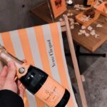 Robin Furuya Instagram - Beautiful party 歴史でも魅了された素敵なVeuve Clicquot、ひと段落したら 家で開けよう　 期間限定イベント「L’été Jaune with Veuve Clicquot x Nicolai Bergmann」が表参道でオープンするよ〜　 @veuveclicquot @nicolaibergmann #LeteJaune #VeuveClicquot #LiveClicquot #ヴーヴクリコ #Sponsored #DrinkResponsibly #PR