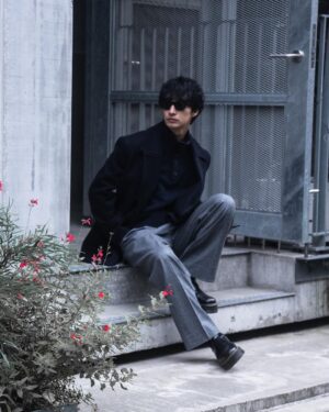 Robin Furuya Instagram - Loving the new collection from
@bananarepublic_jp 
 
シンプルかつ上品なピーコートに大好きなモックネックセーターを合わせました。
個人的に冬は首元まである服が好き
 
30歳を超えてからどんどんシンプルな服で楽しむ事が増えてきた気がする。
物が溢れてる時代だからこそ上質な素材を使用している服を大切に着る
 
服が楽しい季節がすぐ目の前
ぜひスタイリング真似してみて
俺は身長182cmでサイズLだよー
 
#PR#TheBRLook #バナナリパブリック　#バナリパ　#ピーコート　#ホリデースタイル