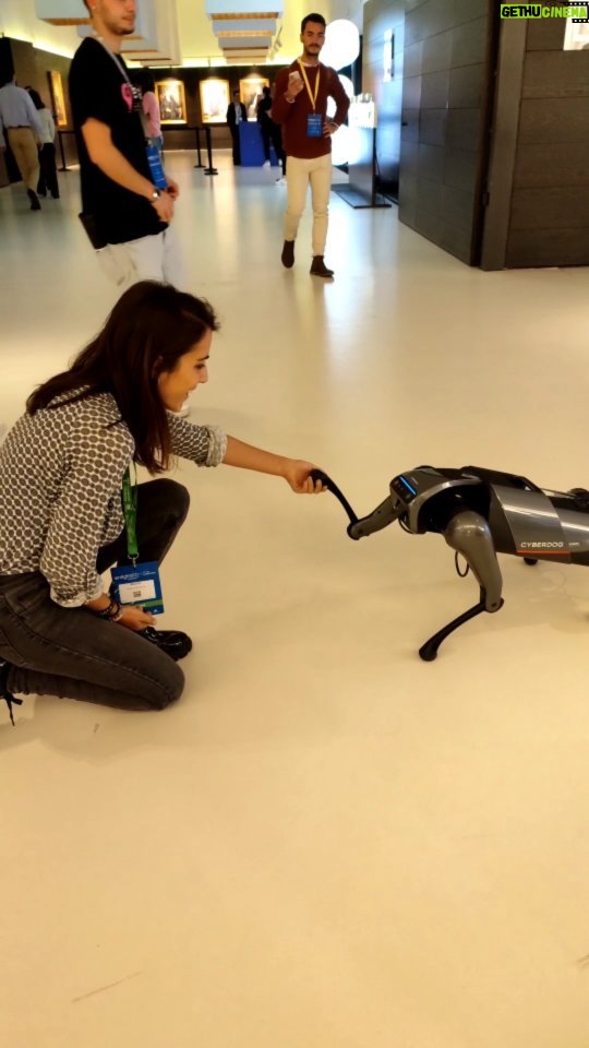 Rocío Vidal Instagram - Ayer jugué con Cyberdog, apagué un incendio virtual aprendí muchísimo sobre la educación del futuro 😍 Gracias @fundaciontef por invitarme. #ad