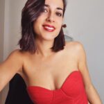 Rocío Vidal Instagram - Me he cortado el pelo y me he vestido de rojo 😳