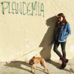 Rocío Vidal Instagram - Pintadas que forman parte ya del costumbrismo español. Yo también tengo un plan: que aprendamos a convivir con el virus, que sigamos confiando en la evidencia científica y que denunciemos el miedo informativo en el que estamos inmersos. Muy pronto, nuevo vídeo 🤞. Madrid, Spain