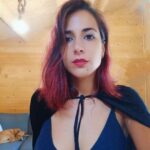 Rocío Vidal Instagram - De esta guisa, acabo de grabar vídeo para el canal, y sólo puedo decir... Hail Satan...? 😈 P.D: A Lennon no le apasiona la idea.