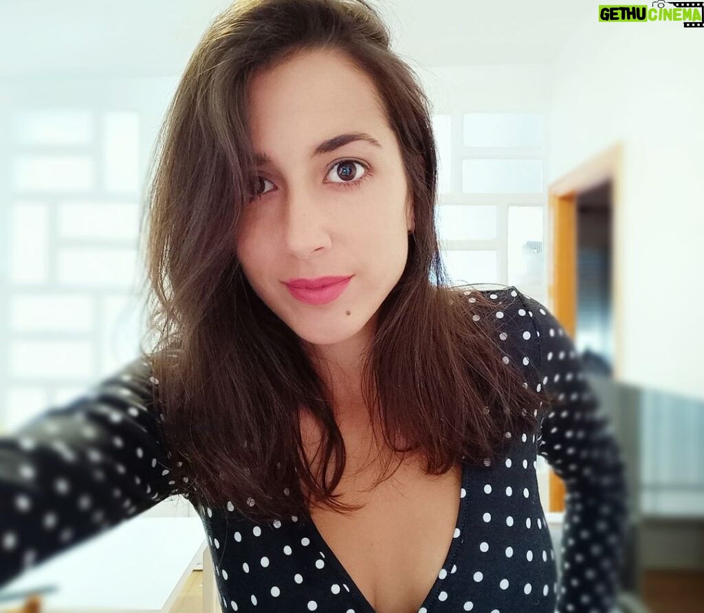 Rocío Vidal Instagram - Hola, guapos. Hoy he grabado vídeo, así que estad atentos al canal ✨