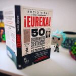 Rocío Vidal Instagram - Ahora sí que sí, ¡YA A LA VENTA! Mi nuevo libro "¡Eureka! 50 descubrimientos que cambiaron el mundo" ya está disponible en todas las librerías y desde Amazon a toda España. Viaja a través de la Historia con reportajes que te harán sentir en vivo y en directo la importancia de muchos momentos para lo que somos en la actualidad, y temáticas que nos tocan muy de cerca. ¿Quién demostró la importancia del lavado de manos para salvar vidas? ¿Cómo ocurrió el debate más encarnizado entre partidarios y detractores de la teoría de Darwin? ¿Sabías que en el siglo XVIII ya aparecieron los primeros antivacunas que defendían que nos convertiríamos en animales? Todo esto y mucho más lo encontraréis en estas páginas. Para valorar el presente, tenemos que entender nuestro pasado. 👉Link en la bio que os llevará a Amazon para envíos a España e internacionales. P.D: Rick Sánchez parece interesado, pero Lennon pretende comérselo 😵